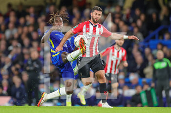 2021-10-26 - Trevoh Chalobah (14) of Chelsea battles with Shane Long (7) of Southampton during the English League Cup, EFL Cup football match between Chelsea and Southampton on October 26, 2021 at Stamford Bridge in London, England - CHELSEA VS SOUTHAMPTON - ENGLISH PREMIER LEAGUE - SOCCER