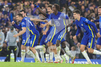 2021-10-26 - Chelsea celebrate winning the tie on penalties during the English League Cup, EFL Cup football match between Chelsea and Southampton on October 26, 2021 at Stamford Bridge in London, England - CHELSEA VS SOUTHAMPTON - ENGLISH PREMIER LEAGUE - SOCCER