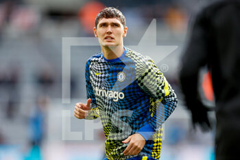 2021-10-30 - Chelsea defender Andreas Christensen (4) warming up during the English championship Premier League football match between Newcastle United and Chelsea on October 30, 2021 at St James's Park in Newcastle, England - NEWCASTLE UNITED VS CHELSEA - ENGLISH PREMIER LEAGUE - SOCCER
