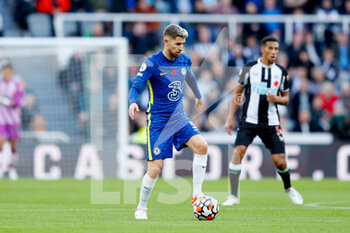 2021-10-30 - Chelsea midfielder Jorginho during the English championship Premier League football match between Newcastle United and Chelsea on October 30, 2021 at St James's Park in Newcastle, England - NEWCASTLE UNITED VS CHELSEA - ENGLISH PREMIER LEAGUE - SOCCER