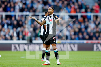 2021-10-30 - Newcastle United forward Callum Wilson during the English championship Premier League football match between Newcastle United and Chelsea on October 30, 2021 at St James's Park in Newcastle, England - NEWCASTLE UNITED VS CHELSEA - ENGLISH PREMIER LEAGUE - SOCCER