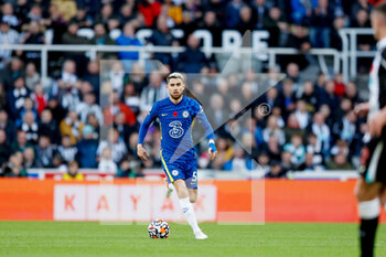 2021-10-30 - Chelsea midfielder Jorginho during the English championship Premier League football match between Newcastle United and Chelsea on October 30, 2021 at St James's Park in Newcastle, England - NEWCASTLE UNITED VS CHELSEA - ENGLISH PREMIER LEAGUE - SOCCER