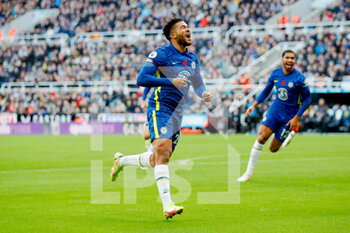 2021-10-30 - Chelsea defender Reece James (24) celebrates his goal 0-1 during the English championship Premier League football match between Newcastle United and Chelsea on October 30, 2021 at St James's Park in Newcastle, England - NEWCASTLE UNITED VS CHELSEA - ENGLISH PREMIER LEAGUE - SOCCER