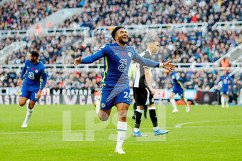 2021-10-30 - Chelsea defender Reece James (24) celebrates his goal 0-2 during the English championship Premier League football match between Newcastle United and Chelsea on October 30, 2021 at St James's Park in Newcastle, England - NEWCASTLE UNITED VS CHELSEA - ENGLISH PREMIER LEAGUE - SOCCER