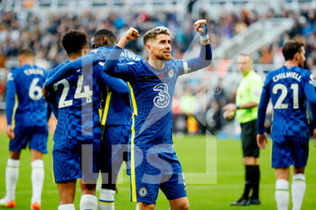 2021-10-30 - Chelsea midfielder Jorginho (5) celebrates a goal 0-3 during the English championship Premier League football match between Newcastle United and Chelsea on October 30, 2021 at St James's Park in Newcastle, England - NEWCASTLE UNITED VS CHELSEA - ENGLISH PREMIER LEAGUE - SOCCER