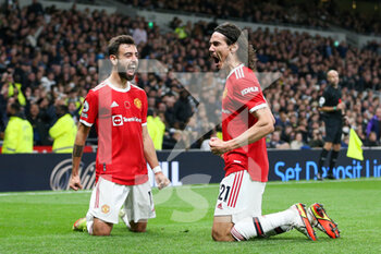 2021-10-30 - Manchester United Forward Edinson Cavani celebrates his goal 0-2 with Bruno Fernandes during the English championship Premier League football match between Tottenham Hotspur and Manchester United on October 30, 2021 at Tottenham Hotspur Stadium in London, England - TOTTENHAM HOTSPUR VS MANCHESTER UNITED - ENGLISH PREMIER LEAGUE - SOCCER