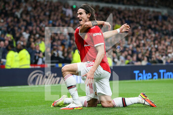 2021-10-30 - Manchester United Forward Edinson Cavani celebrates his goal 0-2 with Bruno Fernandes during the English championship Premier League football match between Tottenham Hotspur and Manchester United on October 30, 2021 at Tottenham Hotspur Stadium in London, England - TOTTENHAM HOTSPUR VS MANCHESTER UNITED - ENGLISH PREMIER LEAGUE - SOCCER