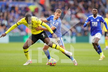 2021-11-20 - Marc Albrighton (11) of Leicester City tussles with Antonio Rudiger (2) of Chelsea during the English championship Premier League football match between Leicester City and Chelsea on November 20, 2021 at the King Power Stadium in Leicester, England - LEICESTER CITY VS CHELSEA - ENGLISH PREMIER LEAGUE - SOCCER