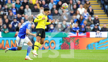 2021-11-20 - Reece James (24) of Chelsea heads the ball during the English championship Premier League football match between Leicester City and Chelsea on November 20, 2021 at the King Power Stadium in Leicester, England - LEICESTER CITY VS CHELSEA - ENGLISH PREMIER LEAGUE - SOCCER