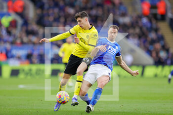 2021-11-20 - Kai Havertz (29) of Chelsea tussles with Jonny Evans (6) of Leicester City during the English championship Premier League football match between Leicester City and Chelsea on November 20, 2021 at the King Power Stadium in Leicester, England - LEICESTER CITY VS CHELSEA - ENGLISH PREMIER LEAGUE - SOCCER