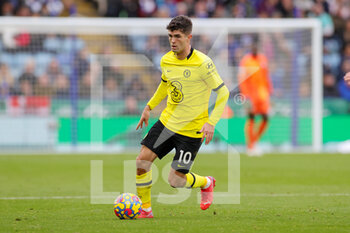 2021-11-20 - Christian Pulisic (10) of Chelsea during the English championship Premier League football match between Leicester City and Chelsea on November 20, 2021 at the King Power Stadium in Leicester, England - LEICESTER CITY VS CHELSEA - ENGLISH PREMIER LEAGUE - SOCCER