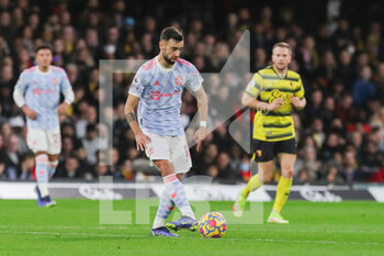 2021-11-21 - Manchester United Midfielder Bruno Fernandes during the English championship Premier League football match between Watford and Manchester United on November 20, 2021 at Vicarage Road in Watford, England - WATFORD VS MANCHESTER UNITED - ENGLISH PREMIER LEAGUE - SOCCER