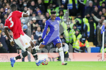 2021-11-29 - Chelsea Midfielder Callum Hudson-Odoi shoots during the English championship Premier League football match between Chelsea and Manchester United on November 28, 2021 at Stamford Bridge in London, England - CHELSEA VS MANCHESTER UNITED - ENGLISH PREMIER LEAGUE - SOCCER
