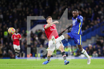 2021-11-29 - Chelsea Defender Antonio Rudiger battles with Manchester United Midfielder Nemanja Matic during the English championship Premier League football match between Chelsea and Manchester United on November 28, 2021 at Stamford Bridge in London, England - CHELSEA VS MANCHESTER UNITED - ENGLISH PREMIER LEAGUE - SOCCER