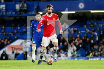 2021-11-29 - Manchester United Midfielder Bruno Fernandes during the English championship Premier League football match between Chelsea and Manchester United on November 28, 2021 at Stamford Bridge in London, England - CHELSEA VS MANCHESTER UNITED - ENGLISH PREMIER LEAGUE - SOCCER