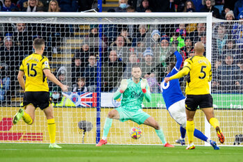2021-11-28 - Leicester City Midfielder James Maddison (10) scores a goal 1-0 during the English championship Premier League football match between Leicester City and Watford on November 28, 2021 at the King Power Stadium in Leicester, England - LEICESTER CITY VS WATFORD - ENGLISH PREMIER LEAGUE - SOCCER