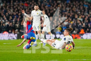 2021-11-30 - Leeds United midfielder Kalvin Phillips (23) tackles Crystal Palace midfielder Conor Gallagher (23) during the English championship Premier League football match between Leeds United and Crystal Palace on November 30, 2021 at Elland Road in Leeds, England - LEEDS UNITED VS CRYSTAL PALACE - ENGLISH PREMIER LEAGUE - SOCCER