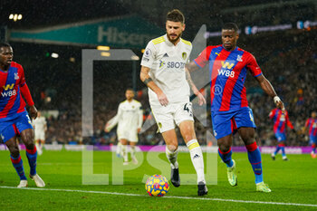 2021-11-30 - Leeds United midfielder Mateusz Klich (43) and Marc Guehi of Crystal Palace during the English championship Premier League football match between Leeds United and Crystal Palace on November 30, 2021 at Elland Road in Leeds, England - LEEDS UNITED VS CRYSTAL PALACE - ENGLISH PREMIER LEAGUE - SOCCER