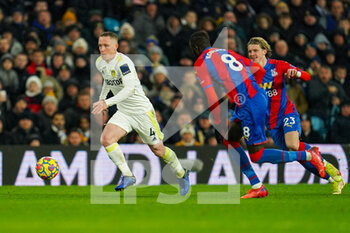 2021-11-30 - Leeds United midfielder Adam Forshaw during the English championship Premier League football match between Leeds United and Crystal Palace on November 30, 2021 at Elland Road in Leeds, England - LEEDS UNITED VS CRYSTAL PALACE - ENGLISH PREMIER LEAGUE - SOCCER