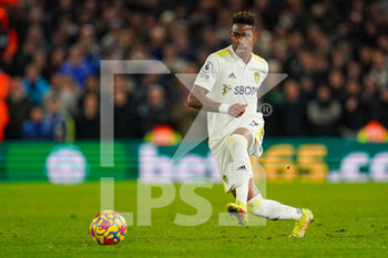 2021-11-30 - Leeds United defender Junior Firpo during the English championship Premier League football match between Leeds United and Crystal Palace on November 30, 2021 at Elland Road in Leeds, England - LEEDS UNITED VS CRYSTAL PALACE - ENGLISH PREMIER LEAGUE - SOCCER