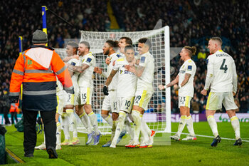 2021-11-30 - Leeds United forward Raphinha (10) celebrates his goal 1-0 with teammates during the English championship Premier League football match between Leeds United and Crystal Palace on November 30, 2021 at Elland Road in Leeds, England - LEEDS UNITED VS CRYSTAL PALACE - ENGLISH PREMIER LEAGUE - SOCCER