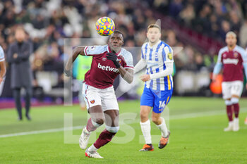 2021-12-01 - Kurt Zouma (4) of West Ham United during the English championship Premier League football match between West Ham United and Brighton and Hove Albion on December 1, 2021 at the London Stadium in London, England - WEST HAM UNITED VS BRIGHTON AND HOVE ALBION - ENGLISH PREMIER LEAGUE - SOCCER