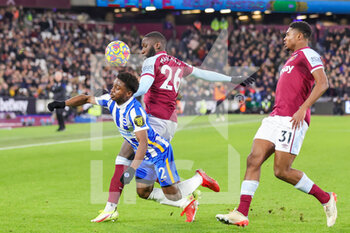 2021-12-01 - Arthur Masuaku (26) of West Ham United tussles with Tariq Lamptey (2) of Brighton during the English championship Premier League football match between West Ham United and Brighton and Hove Albion on December 1, 2021 at the London Stadium in London, England - WEST HAM UNITED VS BRIGHTON AND HOVE ALBION - ENGLISH PREMIER LEAGUE - SOCCER