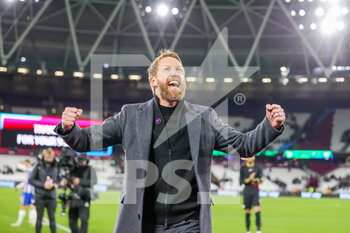 2021-12-01 - Graham Potter Manager of Brighton & Hove Albion celebrates at full time during the English championship Premier League football match between West Ham United and Brighton and Hove Albion on December 1, 2021 at the London Stadium in London, England - WEST HAM UNITED VS BRIGHTON AND HOVE ALBION - ENGLISH PREMIER LEAGUE - SOCCER