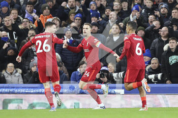 2021-12-01 - Liverpool midfielder Jordan Henderson (14) celebrates his goal 0-1 during the English championship Premier League football match between Everton and Liverpool on December 1, 2021 at Goodison Park in Liverpool, England - EVERTON VS LIVERPOOL - ENGLISH PREMIER LEAGUE - SOCCER