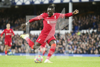 2021-12-01 - Liverpool forward Sadio Mane during the English championship Premier League football match between Everton and Liverpool on December 1, 2021 at Goodison Park in Liverpool, England - EVERTON VS LIVERPOOL - ENGLISH PREMIER LEAGUE - SOCCER