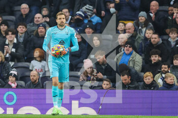 2021-12-05 - Tim Krul (1) of Norwich City during the English championship Premier League football match between Tottenham Hotspur and Norwich City on December 5, 2021 at Tottenham Hotspur Stadium in London, England - TOTTENHAM HOTSPUR VS NORWICH CITY - ENGLISH PREMIER LEAGUE - SOCCER