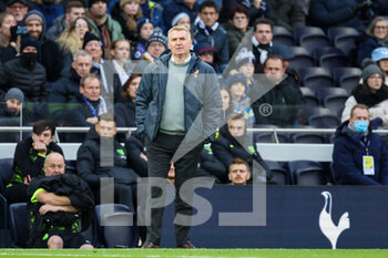 2021-12-05 - Dean Smith Manager of Norwich City during the English championship Premier League football match between Tottenham Hotspur and Norwich City on December 5, 2021 at Tottenham Hotspur Stadium in London, England - TOTTENHAM HOTSPUR VS NORWICH CITY - ENGLISH PREMIER LEAGUE - SOCCER