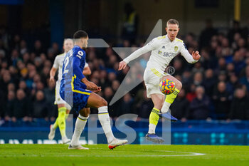 2021-12-11 - Leeds United midfielder Adam Forshaw and Ruben Loftus-Cheek of Chelsea during the English championship Premier League football match between Chelsea and Leeds United on December 11, 2021 at Stamford Bridge in London, England - CHELSEA VS LEEDS UNITED - ENGLISH PREMIER LEAGUE - SOCCER