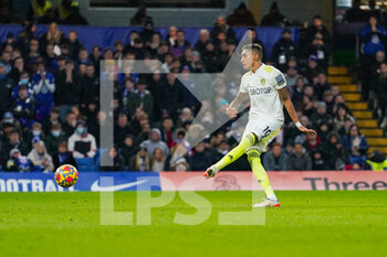 2021-12-11 - Leeds United forward Raphinha (10) scores from the penalty spot 0-1 during the English championship Premier League football match between Chelsea and Leeds United on December 11, 2021 at Stamford Bridge in London, England - CHELSEA VS LEEDS UNITED - ENGLISH PREMIER LEAGUE - SOCCER