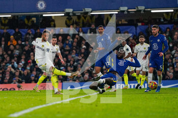 2021-12-11 - Leeds United forward Tyler Roberts (11) takes a shot, Antonio Rudiger of Chelsea during the English championship Premier League football match between Chelsea and Leeds United on December 11, 2021 at Stamford Bridge in London, England - CHELSEA VS LEEDS UNITED - ENGLISH PREMIER LEAGUE - SOCCER