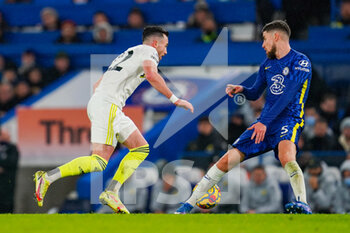 2021-12-11 - Leeds United midfielder Jack Harrison (22) and Jorginho of Chelsea during the English championship Premier League football match between Chelsea and Leeds United on December 11, 2021 at Stamford Bridge in London, England - CHELSEA VS LEEDS UNITED - ENGLISH PREMIER LEAGUE - SOCCER