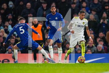 2021-12-11 - Leeds United forward Raphinha and Jorginho of Chelsea during the English championship Premier League football match between Chelsea and Leeds United on December 11, 2021 at Stamford Bridge in London, England - CHELSEA VS LEEDS UNITED - ENGLISH PREMIER LEAGUE - SOCCER
