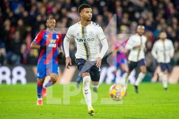 2021-12-12 - Everton defender Mason Holgate during the English championship Premier League football match between Crystal Palace and Everton on December 12, 2021 at Selhurst Park in London, England - CRYSTAL PALACE VS EVERTON - ENGLISH PREMIER LEAGUE - SOCCER
