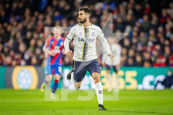 2021-12-12 - Everton midfielder Andre Gomes during the English championship Premier League football match between Crystal Palace and Everton on December 12, 2021 at Selhurst Park in London, England - CRYSTAL PALACE VS EVERTON - ENGLISH PREMIER LEAGUE - SOCCER