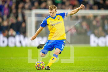2021-12-15 - Southampton midfielder James Ward-Prowse during the English championship Premier League football match between Crystal Palace and Southampton on December 15, 2021 at Selhurst Park in London, England - CRYSTAL PALACE VS SOUTHAMPTON - ENGLISH PREMIER LEAGUE - SOCCER