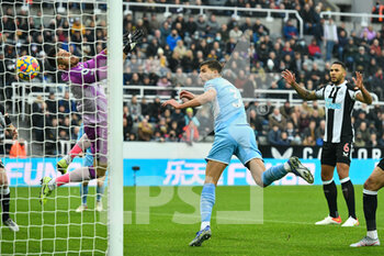 2021-12-19 - Ruben Dias of Manchester City scores a goal 0-1 during the English championship Premier League football match between Newcastle United and Manchester City on December 19, 2021 at St James's Park in Newcastle, England - NEWCASTLE UNITED VS MANCHESTER CITY - ENGLISH PREMIER LEAGUE - SOCCER
