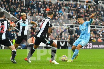 2021-12-19 - Joao Cancelo of Manchester City scores a goal 0-2 during the English championship Premier League football match between Newcastle United and Manchester City on December 19, 2021 at St James's Park in Newcastle, England - NEWCASTLE UNITED VS MANCHESTER CITY - ENGLISH PREMIER LEAGUE - SOCCER