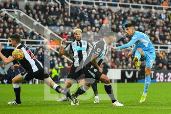 2021-12-19 - Joao Cancelo of Manchester City scores a goal 0-2 during the English championship Premier League football match between Newcastle United and Manchester City on December 19, 2021 at St James's Park in Newcastle, England - NEWCASTLE UNITED VS MANCHESTER CITY - ENGLISH PREMIER LEAGUE - SOCCER