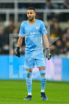 2021-12-19 - Riyad Mahrez of Manchester City during the English championship Premier League football match between Newcastle United and Manchester City on December 19, 2021 at St James's Park in Newcastle, England - NEWCASTLE UNITED VS MANCHESTER CITY - ENGLISH PREMIER LEAGUE - SOCCER