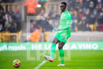 2021-12-19 - Chelsea goalkeeper Edouard Mendy during the English championship Premier League football match between Wolverhampton Wanderers and Chelsea on December 19, 2021 at Molineux in Wolverhampton, England - WOLVERHAMPTON WANDERERS VS CHELSEA - ENGLISH PREMIER LEAGUE - SOCCER