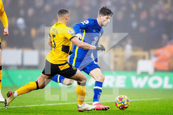 2021-12-19 - Chelsea forward Christian Pulisic and Fernando Marcal of Wolverhampton during the English championship Premier League football match between Wolverhampton Wanderers and Chelsea on December 19, 2021 at Molineux in Wolverhampton, England - WOLVERHAMPTON WANDERERS VS CHELSEA - ENGLISH PREMIER LEAGUE - SOCCER