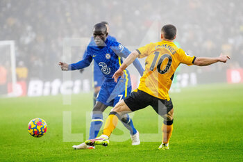 2021-12-19 - Chelsea midfielder N'Golo Kante and Daniel Podence of Wolverhampton during the English championship Premier League football match between Wolverhampton Wanderers and Chelsea on December 19, 2021 at Molineux in Wolverhampton, England - WOLVERHAMPTON WANDERERS VS CHELSEA - ENGLISH PREMIER LEAGUE - SOCCER