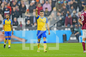 2021-12-26 - Southampton striker Mohamed Elyounoussi (24) celebrates his goal 0-1 during the English championship Premier League football match between West Ham United and Southampton on December 26, 2021 at the London Stadium in London, England - WEST HAM UNITED VS SOUTHAMPTON - ENGLISH PREMIER LEAGUE - SOCCER