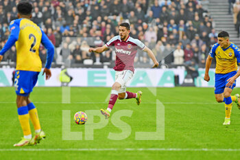2021-12-26 - West Ham United midfielder Pablo Fornals during the English championship Premier League football match between West Ham United and Southampton on December 26, 2021 at the London Stadium in London, England - WEST HAM UNITED VS SOUTHAMPTON - ENGLISH PREMIER LEAGUE - SOCCER