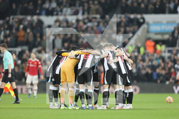 2021-12-27 - The Newcastle team at kick off during the English championship Premier League football match between Newcastle United and Manchester United on December 27, 2021 at St James's Park in Newcastle, England - NEWCASTLE UNITED VS MANCHESTER UNITED - ENGLISH PREMIER LEAGUE - SOCCER